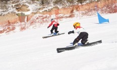 皇冠APP:百场雪上赛事 给冬奥小城崇礼添把“火”