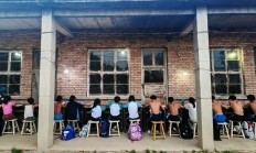 皇冠APP:铁皮房、土操场，这里有一座“筑梦”摔跤馆